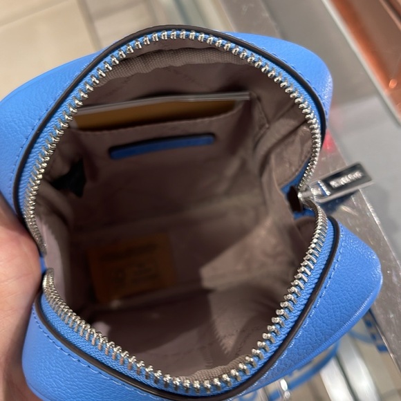 MICHAEL KORS Jet Set Medium Leather Crossbody Bag Flight
Sth Pacific
NWT - Picture 5 of 16